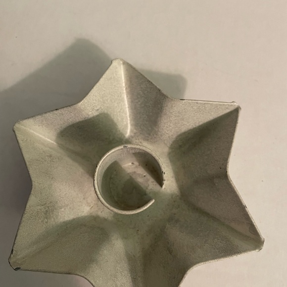 Pip Berry 4pc set, 2 Candle wreaths & 2 Colonial tin Star Candleholders - Picture 9 of 13